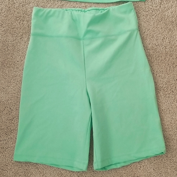 Bike shorts and tank set - Picture 2 of 5